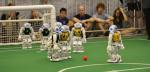 Roboty grają w piłkę